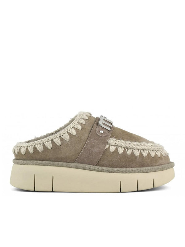 MOU SABOT BOUNCE CLOG METAL LOGO TAUPE