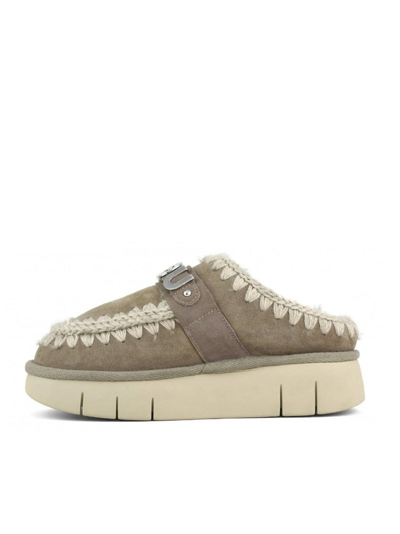 MOU SABOT BOUNCE CLOG METAL LOGO TAUPE